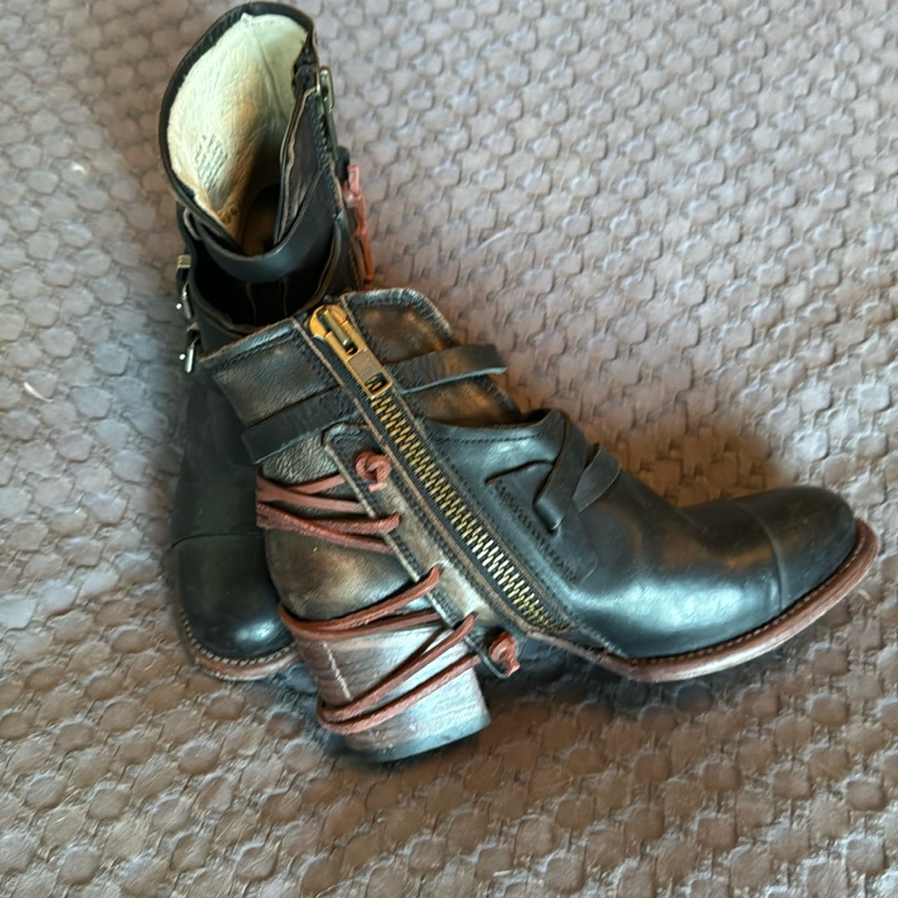 Freebird Crue Distressed Leather Bootie Size 8